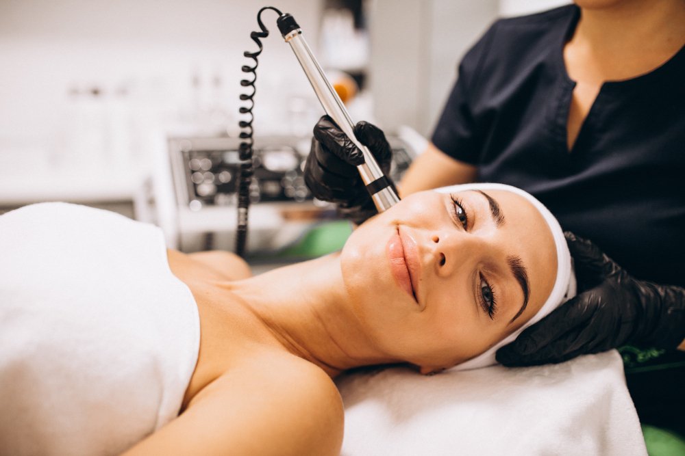 Hollywood Smile vs Veneers: What's the Difference? – Lakeshore Aesthetic & Wellness Center, Dubai Best Aesthetic Clinic in Dubai offering advanced aesthetic treatments including acne scar treatment, hair transplant, skin rejuvenation, and weight loss solutions in 2026
