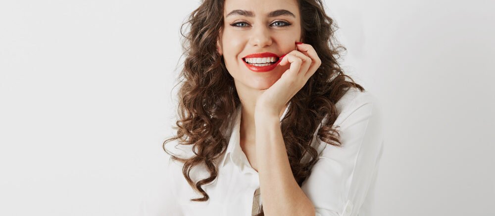 Hollywood Smile vs Veneers: What's the Difference? – Lakeshore Aesthetic & Wellness Center, Dubai Hollywood Smile in Dubai before and after smile makeover results