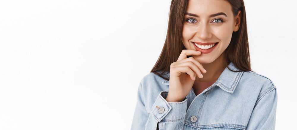 Hollywood Smile vs Dental Veneers: What’s the Difference? – Lakeshore Aesthetic & Wellness Center, Dubai Hollywood Smile vs dental veneers in Dubai, showing cosmetic dentistry options for a brighter and more balanced smile